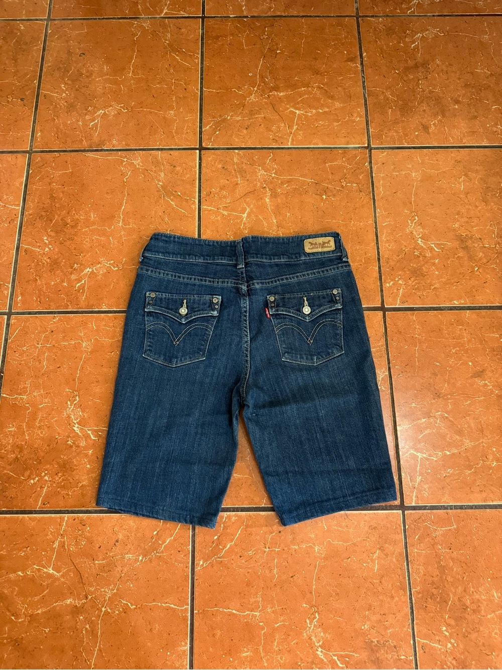 Vintage Levi’s W28 Cut-Off Denim Shorts – Dark Wash – Mid Rise